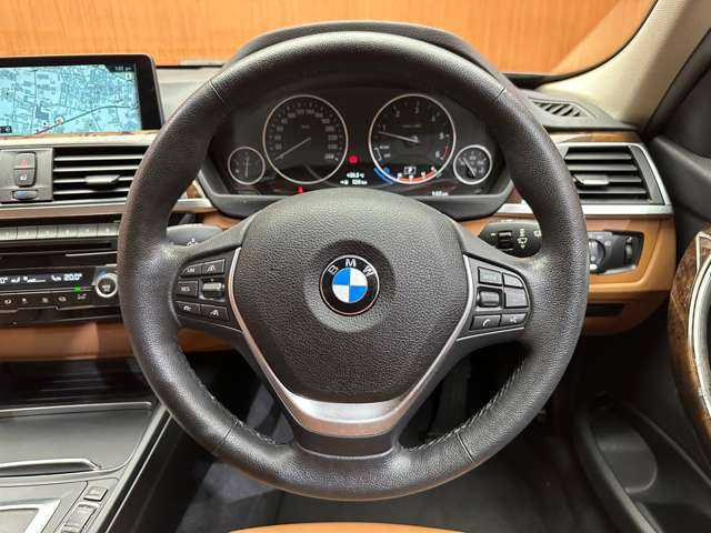 ＢＭＷ ３２０ｄ ラグジュアリー 千葉県 2016(平28)年 5.8万km インペリアル・ブルー・ブリリアント・エフェクト 茶革シート　/ＡＣＣ　/純正ナビ　/Ｂカメラ　/ＰＤＣ　/ＬＣＷ　/ＬＤＷ　/パワーシート　/シートヒーター　/コンフォートアクセス　/ＥＴＣ