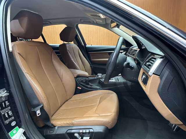 ＢＭＷ ３２０ｄ ラグジュアリー 千葉県 2016(平28)年 5.8万km インペリアル・ブルー・ブリリアント・エフェクト 茶革シート　/ＡＣＣ　/純正ナビ　/Ｂカメラ　/ＰＤＣ　/ＬＣＷ　/ＬＤＷ　/パワーシート　/シートヒーター　/コンフォートアクセス　/ＥＴＣ