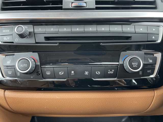 ＢＭＷ ３２０ｄ ラグジュアリー 愛知県 2016(平28)年 5.8万km インペリアル・ブルー・ブリリアント・エフェクト 純正ナビ　/ブラウンレザーシート/前席パワーシート　/シートヒーター　/コンフォートアクセス　/アダプティブクルーズコントロール/ドライブレコーダー前後　/バックカメラカメラ/ＰＤＣ　/ＬＣＷ　/ＬＤＷ　/ＥＴＣ