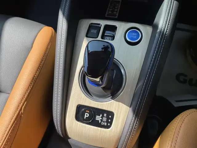 日産 キックス X ツートーンインテリアED 石川県 2020(令2)年 5.4万km チタニウムカーキ ワンオーナー/純正9型ナビ/フルセグTV/アラウンドビューモニター/LEDヘッドライト/ETC/デジタルミラー/ブラインドスポット/プロパイロット/エマージェンシーブレーキ/純正アルミホイール/社外ステップ/ヒッチメンバー/ハーフレザーシート/保証書