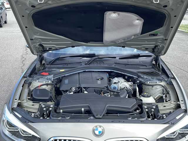 ＢＭＷ １１８ｉ スタイル 富山県 2016(平28)年 2.7万km 茶 禁煙車　/純正HDDナビ /地デジ　/バックカメラ　/コーナーセンサー　/LEDヘッドライト　/クルーズコントロール　　/スマートキー　/純正アルミホイール　/純正オーディオ　/ウィンカーミラー　/電動格納ミラー　/ETC　/プッシュスタート