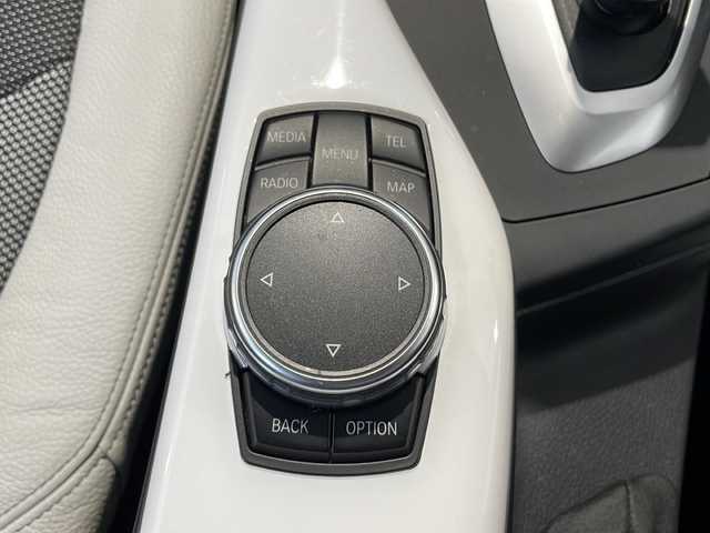 ＢＭＷ １１８ｉ スタイル 富山県 2016(平28)年 2.7万km 茶 禁煙車　/純正HDDナビ /地デジ　/バックカメラ　/コーナーセンサー　/LEDヘッドライト　/クルーズコントロール　　/スマートキー　/純正アルミホイール　/純正オーディオ　/ウィンカーミラー　/電動格納ミラー　/ETC　/プッシュスタート