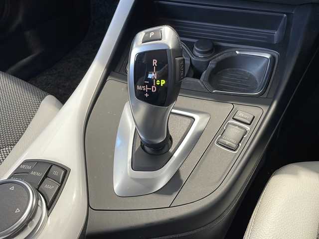 ＢＭＷ １１８ｉ スタイル 富山県 2016(平28)年 2.7万km 茶 禁煙車　/純正HDDナビ /地デジ　/バックカメラ　/コーナーセンサー　/LEDヘッドライト　/クルーズコントロール　　/スマートキー　/純正アルミホイール　/純正オーディオ　/ウィンカーミラー　/電動格納ミラー　/ETC　/プッシュスタート