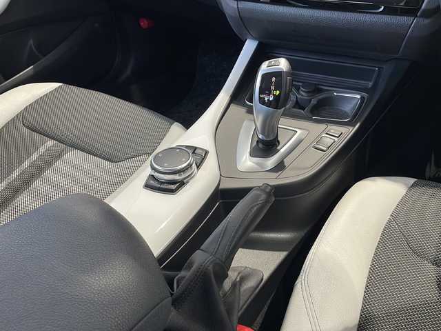 ＢＭＷ １１８ｉ スタイル 富山県 2016(平28)年 2.7万km 茶 禁煙車　/純正HDDナビ /地デジ　/バックカメラ　/コーナーセンサー　/LEDヘッドライト　/クルーズコントロール　　/スマートキー　/純正アルミホイール　/純正オーディオ　/ウィンカーミラー　/電動格納ミラー　/ETC　/プッシュスタート