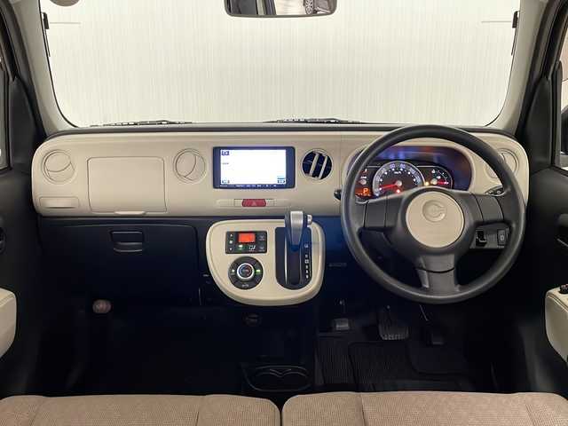 ダイハツ ミラ ココア X 熊本県 2017(平29)年 6.8万km ブラックマイカメタリック ４ＷＤ　メモリナビ　フルセグＴV　バックカメラ　ＵＳＢ音楽再生　ＤＶＤ再生　オートエアコン　１４インチＡＷ　電格ミラー　純正フロアマット　横滑り防止　ＥＣＯＩＤＬＥ　スマートキー　純正ドアバイザー　