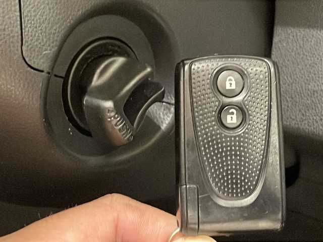 ダイハツ ミラ ココア X 熊本県 2017(平29)年 6.8万km ブラックマイカメタリック ４ＷＤ　メモリナビ　フルセグＴV　バックカメラ　ＵＳＢ音楽再生　ＤＶＤ再生　オートエアコン　１４インチＡＷ　電格ミラー　純正フロアマット　横滑り防止　ＥＣＯＩＤＬＥ　スマートキー　純正ドアバイザー　