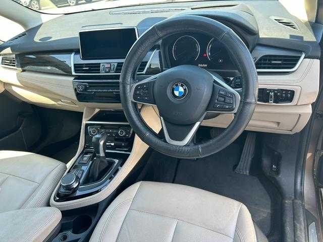 ＢＭＷ ２１８ｄ グランツアラー 埼玉県 2018(平30)年 5.1万km ベージュ 白革シート/純正HDDナビ/(Bluetooth/USB/CD/DVD)/ヘッドアップディスプレイ/ＡＣＣ/３列シート/シートヒーター/パーキングアシスト/バックカメラ/パワーバックドア/ドライブレコーダー/純正ＥＴＣ