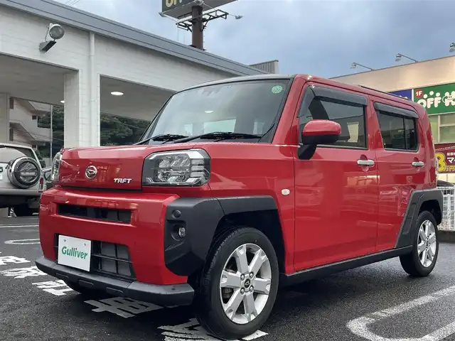 ダイハツ タフト G 長崎県 2020(令2)年 1万km コンパーノレッド 純正ディスプレイオーディオ/（AM、FM、AUX、USB、applecarplay、androidauto）/バックカメラ/プッシュスタート/衝突軽減システム/横滑り防止/コーナーセンサー/アイドリングストップ/１２Vシガーソケット/２．１A　USB/ＤＮ席シートヒーター/電子パーキング/オートホールド/先行車発進ブザー/車線逸脱警報/標識認識ブザー/ステアリモコン/AAC/ガラスルーフ/電格ミラー/ドアバイザー/純正フロアマット/ABS/Wエアバッグ/純正AW/スマートキー/ETC/保証書/取説/ワンオーナー