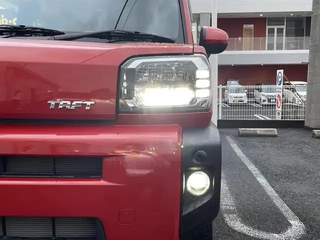 ダイハツ タフト G 長崎県 2020(令2)年 1万km コンパーノレッド 純正ディスプレイオーディオ/（AM、FM、AUX、USB、applecarplay、androidauto）/バックカメラ/プッシュスタート/衝突軽減システム/横滑り防止/コーナーセンサー/アイドリングストップ/１２Vシガーソケット/２．１A　USB/ＤＮ席シートヒーター/電子パーキング/オートホールド/先行車発進ブザー/車線逸脱警報/標識認識ブザー/ステアリモコン/AAC/ガラスルーフ/電格ミラー/ドアバイザー/純正フロアマット/ABS/Wエアバッグ/純正AW/スマートキー/ETC/保証書/取説/ワンオーナー