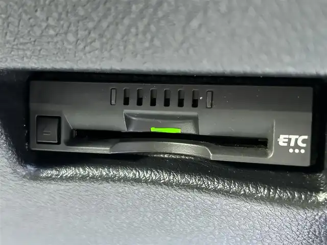 トヨタ シエンタ G クエロ 香川県 2018(平30)年 5.8万km ブラックマイカ 登録時走行距離57220km/パイオニア製ナビ【AVIC-CW901】/（Bluetooth/フルセグTV/DVD/MSV/HDMI）/ナビレディパッケージ/・バックカメラ/・ステアリングスイッチ/両側電動スライドドア/プリクラッシュセーフティ/レーンキープアシスト/革巻きステアリング/ハーフレザーシート/オートマチックハイビーム/オートライト/LEDヘッドライト/フォグライト/純正ビルトインETC/純正15インチホイールキャップ/純正フロアマット/スマートキー/プッシュスタート/オートエアコン/ドアバイザー/ウィンカー付電動格納ミラー/ISOFIX