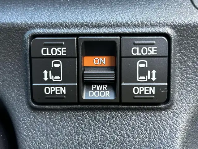 トヨタ シエンタ G クエロ 香川県 2018(平30)年 5.8万km ブラックマイカ 登録時走行距離57220km/パイオニア製ナビ【AVIC-CW901】/（Bluetooth/フルセグTV/DVD/MSV/HDMI）/ナビレディパッケージ/・バックカメラ/・ステアリングスイッチ/両側電動スライドドア/プリクラッシュセーフティ/レーンキープアシスト/革巻きステアリング/ハーフレザーシート/オートマチックハイビーム/オートライト/LEDヘッドライト/フォグライト/純正ビルトインETC/純正15インチホイールキャップ/純正フロアマット/スマートキー/プッシュスタート/オートエアコン/ドアバイザー/ウィンカー付電動格納ミラー/ISOFIX