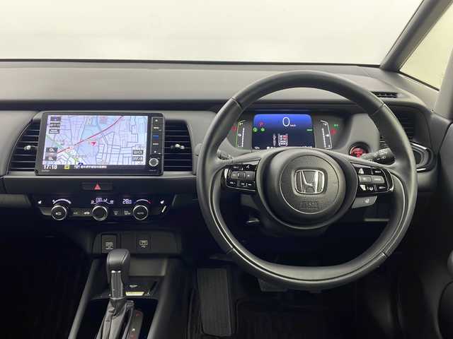 ホンダ フィット e:HEVリュクス 栃木県 2024(令6)年 1.7万km クリスタルブラックパール ワンオーナー/純正ナビ/フルセグTV/AM/FM/Bluetooth/iPod/AUX/USB/バックカメラ/ホンダセンシング/CMBS（衝突軽減ブレーキ）/ACC（オートクルーズコントロール）/先行車発進お知らせ/路外逸脱抑制システム/レーンキープアシスト/標識認識機能/ETC/スマートキー/前後ドライブレコーダー/純正フロアマット/純正16インチAW/LEDヘッドライト/オートハイビーム/置くだけ充電/ハンドルヒーター/シートヒーター/保証書/取扱説明書/スペアキー