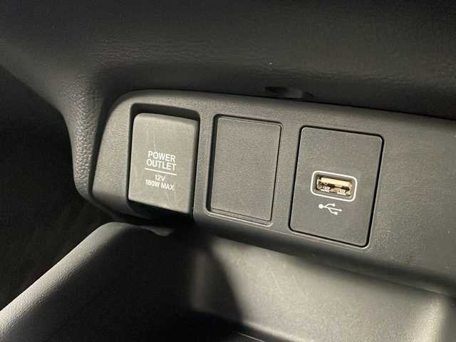 ホンダ フィット e:HEVリュクス 栃木県 2024(令6)年 1.7万km クリスタルブラックパール ワンオーナー/純正ナビ/フルセグTV/AM/FM/Bluetooth/iPod/AUX/USB/バックカメラ/ホンダセンシング/CMBS（衝突軽減ブレーキ）/ACC（オートクルーズコントロール）/先行車発進お知らせ/路外逸脱抑制システム/レーンキープアシスト/標識認識機能/ETC/スマートキー/前後ドライブレコーダー/純正フロアマット/純正16インチAW/LEDヘッドライト/オートハイビーム/置くだけ充電/ハンドルヒーター/シートヒーター/保証書/取扱説明書/スペアキー