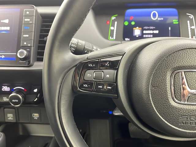 ホンダ フィット e:HEVリュクス 栃木県 2024(令6)年 1.7万km クリスタルブラックパール ワンオーナー/純正ナビ/フルセグTV/AM/FM/Bluetooth/iPod/AUX/USB/バックカメラ/ホンダセンシング/CMBS（衝突軽減ブレーキ）/ACC（オートクルーズコントロール）/先行車発進お知らせ/路外逸脱抑制システム/レーンキープアシスト/標識認識機能/ETC/スマートキー/前後ドライブレコーダー/純正フロアマット/純正16インチAW/LEDヘッドライト/オートハイビーム/置くだけ充電/ハンドルヒーター/シートヒーター/保証書/取扱説明書/スペアキー