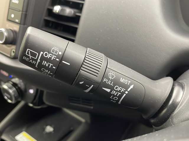 ホンダ フィット e:HEVリュクス 栃木県 2024(令6)年 1.7万km クリスタルブラックパール ワンオーナー/純正ナビ/フルセグTV/AM/FM/Bluetooth/iPod/AUX/USB/バックカメラ/ホンダセンシング/CMBS（衝突軽減ブレーキ）/ACC（オートクルーズコントロール）/先行車発進お知らせ/路外逸脱抑制システム/レーンキープアシスト/標識認識機能/ETC/スマートキー/前後ドライブレコーダー/純正フロアマット/純正16インチAW/LEDヘッドライト/オートハイビーム/置くだけ充電/ハンドルヒーター/シートヒーター/保証書/取扱説明書/スペアキー