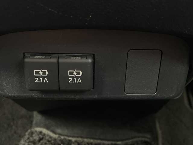 トヨタ シエンタ G 新潟県 2018(平30)年 4.9万km ホワイトパールクリスタルシャイン 純正ナビ：NSZT-W68T/（BT/DTV/FM/AM/フルセグ）/両側電動ドア/トヨタセーフティーセンス/全周囲カメラ/ドライブレコーダー/ビルトインETC/アイドリングストップ/衝突軽減/オートライト/スペアキー1本/ドアバイザー/電動格納ミラー