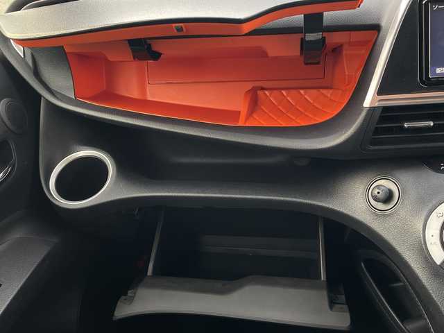 トヨタ シエンタ G 新潟県 2018(平30)年 4.9万km ホワイトパールクリスタルシャイン 純正ナビ：NSZT-W68T/（BT/DTV/FM/AM/フルセグ）/両側電動ドア/トヨタセーフティーセンス/全周囲カメラ/ドライブレコーダー/ビルトインETC/アイドリングストップ/衝突軽減/オートライト/スペアキー1本/ドアバイザー/電動格納ミラー