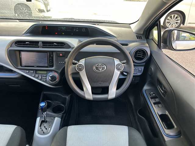 トヨタ アクア S 福岡県 2014(平26)年 11.9万km シルバーM 純正ナビ/TV/Am/Fm/Bluetooth/DS/AUX/DISC/SD/USB/純正フロアマット/電動格納ミラー/オートライト/横すべり防止/ECOMODE