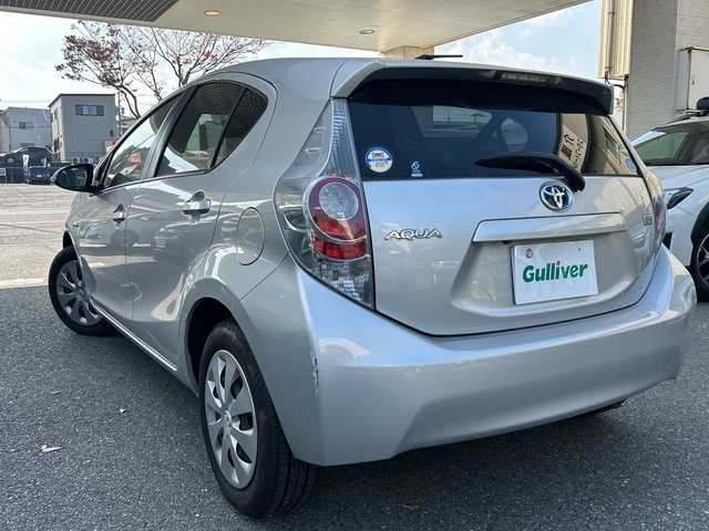 トヨタ アクア S 福岡県 2014(平26)年 11.9万km シルバーM 純正ナビ/TV/Am/Fm/Bluetooth/DS/AUX/DISC/SD/USB/純正フロアマット/電動格納ミラー/オートライト/横すべり防止/ECOMODE