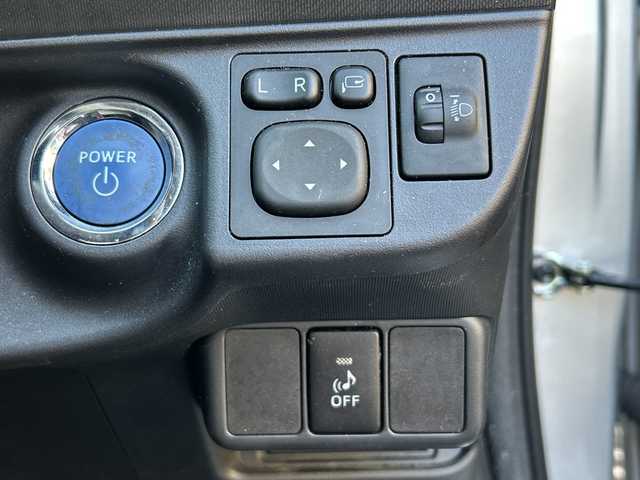 トヨタ アクア S 福岡県 2014(平26)年 11.9万km シルバーM 純正ナビ/TV/Am/Fm/Bluetooth/DS/AUX/DISC/SD/USB/純正フロアマット/電動格納ミラー/オートライト/横すべり防止/ECOMODE