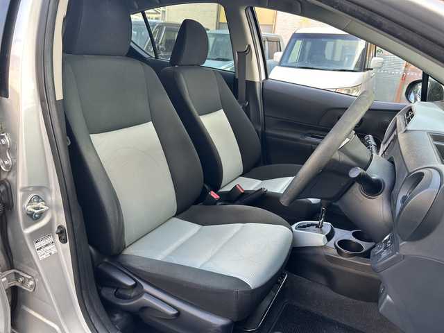 トヨタ アクア S 福岡県 2014(平26)年 11.9万km シルバーM 純正ナビ/TV/Am/Fm/Bluetooth/DS/AUX/DISC/SD/USB/純正フロアマット/電動格納ミラー/オートライト/横すべり防止/ECOMODE