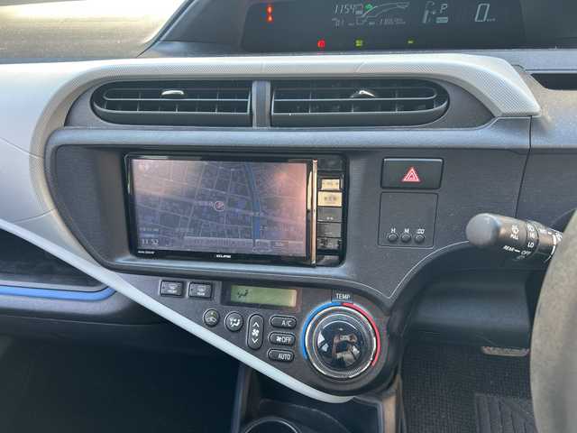 トヨタ アクア S 福岡県 2014(平26)年 11.9万km シルバーM 純正ナビ/TV/Am/Fm/Bluetooth/DS/AUX/DISC/SD/USB/純正フロアマット/電動格納ミラー/オートライト/横すべり防止/ECOMODE