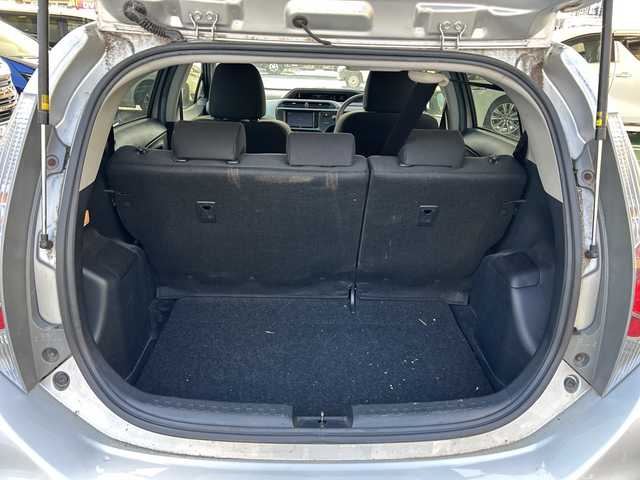 トヨタ アクア S 福岡県 2014(平26)年 11.9万km シルバーM 純正ナビ/TV/Am/Fm/Bluetooth/DS/AUX/DISC/SD/USB/純正フロアマット/電動格納ミラー/オートライト/横すべり防止/ECOMODE