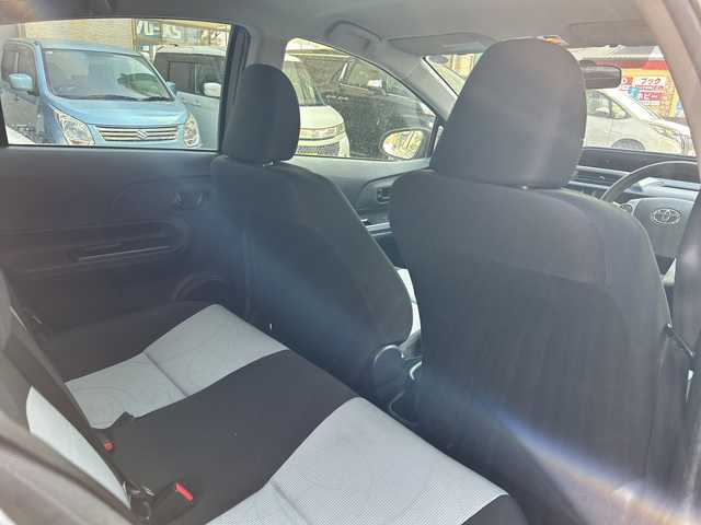 トヨタ アクア S 福岡県 2014(平26)年 11.9万km シルバーM 純正ナビ/TV/Am/Fm/Bluetooth/DS/AUX/DISC/SD/USB/純正フロアマット/電動格納ミラー/オートライト/横すべり防止/ECOMODE