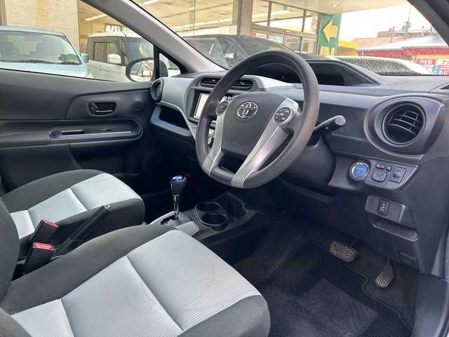 トヨタ アクア S 福岡県 2014(平26)年 11.9万km シルバーM 純正ナビ/TV/Am/Fm/Bluetooth/DS/AUX/DISC/SD/USB/純正フロアマット/電動格納ミラー/オートライト/横すべり防止/ECOMODE