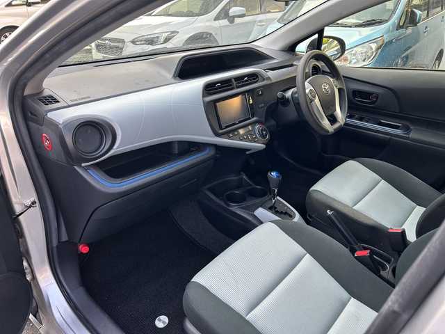 トヨタ アクア S 福岡県 2014(平26)年 11.9万km シルバーM 純正ナビ/TV/Am/Fm/Bluetooth/DS/AUX/DISC/SD/USB/純正フロアマット/電動格納ミラー/オートライト/横すべり防止/ECOMODE