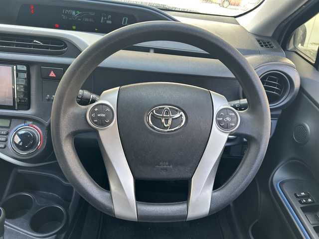 トヨタ アクア S 福岡県 2014(平26)年 11.9万km シルバーM 純正ナビ/TV/Am/Fm/Bluetooth/DS/AUX/DISC/SD/USB/純正フロアマット/電動格納ミラー/オートライト/横すべり防止/ECOMODE