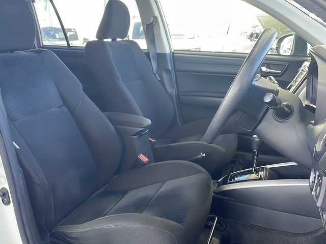 トヨタ カローラ フィールダー 1．5G エアロツアラー 愛知県 2015(平27)年 9.1万km スーパーホワイトⅡ ワンオーナー/純正オーディオ/【CD・ラジオ・AUX】/ビルトインETC/前後ドライブレコーダー/Toyota Safety Sense P/【プリクラッシュセーフティシステム・レーンディパーチャーアラート】/横滑り防止機能/アイドリングストップ/プッシュスタート/スマートキー/スペアキーあり/電動格納ミラー/ウィンカーミラー/フォグランプ/純正トノカバー/ステアリングスイッチ/純正フロアマット/純正ドアバイザー/新車保証書/取扱説明書