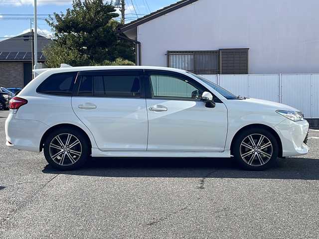 トヨタ カローラ フィールダー 1．5G エアロツアラー 愛知県 2015(平27)年 9.1万km スーパーホワイトⅡ ワンオーナー/純正オーディオ/【CD・ラジオ・AUX】/ビルトインETC/前後ドライブレコーダー/Toyota Safety Sense P/【プリクラッシュセーフティシステム・レーンディパーチャーアラート】/横滑り防止機能/アイドリングストップ/プッシュスタート/スマートキー/スペアキーあり/電動格納ミラー/ウィンカーミラー/フォグランプ/純正トノカバー/ステアリングスイッチ/純正フロアマット/純正ドアバイザー/新車保証書/取扱説明書