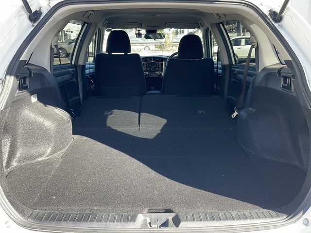 トヨタ カローラ フィールダー 1．5G エアロツアラー 愛知県 2015(平27)年 9.1万km スーパーホワイトⅡ ワンオーナー/純正オーディオ/【CD・ラジオ・AUX】/ビルトインETC/前後ドライブレコーダー/Toyota Safety Sense P/【プリクラッシュセーフティシステム・レーンディパーチャーアラート】/横滑り防止機能/アイドリングストップ/プッシュスタート/スマートキー/スペアキーあり/電動格納ミラー/ウィンカーミラー/フォグランプ/純正トノカバー/ステアリングスイッチ/純正フロアマット/純正ドアバイザー/新車保証書/取扱説明書