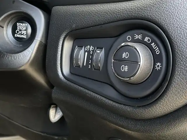 クライスラー・ジープ ジープ レネゲード アップランド 4xe 長野県 2022(令4)年 3.8万km ライトブルー 4WD/ ACC/ LKA/ シートヒーター(D席/N席)/ ステアリングヒーター/ 純正ナビ/ Bluetooth/ Bカメラ/ コーナーセンサー/ USB/ 純正17インチAW/ LEDヘッドライト＆フォグ/ ルーフレール/ USB/ ETC/ 禁煙