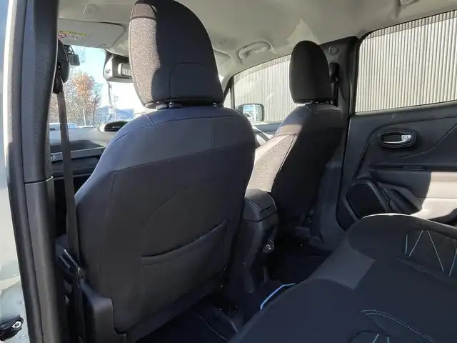 クライスラー・ジープ ジープ レネゲード アップランド 4xe 長野県 2022(令4)年 3.8万km ライトブルー 4WD/ ACC/ LKA/ シートヒーター(D席/N席)/ ステアリングヒーター/ 純正ナビ/ Bluetooth/ Bカメラ/ コーナーセンサー/ USB/ 純正17インチAW/ LEDヘッドライト＆フォグ/ ルーフレール/ USB/ ETC/ 禁煙