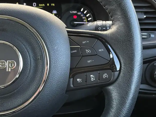 クライスラー・ジープ ジープ レネゲード アップランド 4xe 長野県 2022(令4)年 3.8万km ライトブルー 4WD/ ACC/ LKA/ シートヒーター(D席/N席)/ ステアリングヒーター/ 純正ナビ/ Bluetooth/ Bカメラ/ コーナーセンサー/ USB/ 純正17インチAW/ LEDヘッドライト＆フォグ/ ルーフレール/ USB/ ETC/ 禁煙