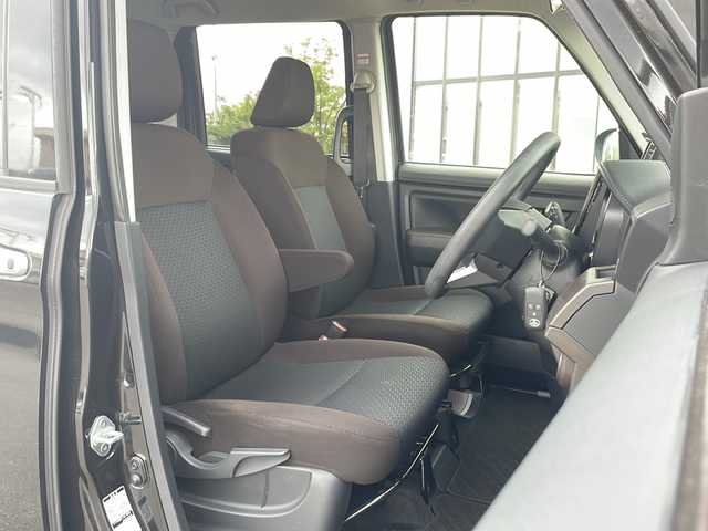 トヨタ ルーミー G 青森県 2020(令2)年 3.6万km ブラックマイカメタリック ・寒冷地仕様/・4WD/・純正ナビ/・フルセグ/・AM/FM/CD/BT/・プッシュスタート/・スマートキー/・スペアキー1本/・ワイパーデアイサー/・イドリングストップ/・横滑り防止/・衝突被害軽減システム/・オートライト/・コーナーセンサー/・ステアリングスイッチ/・両側パワースライドドア/・積み込み社外AW夏タイヤ/・純正フロアマット/・保証書/・取扱説明書