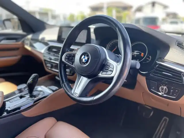 ＢＭＷ ６４０ｉ xDrive グランツーリスモ Mスポーツ 栃木県 2018(平30)年 6.6万km ブルーストーン コンフォートパッケージ/　・ソフトクローズドア/　・シートベンチレーション/　・マッサージシート/　・コンフォートシート/ヘッドアップディスプレイ/4輪アダプティブエアサスペンション/4ゾーンエアコン/BMWジェスチャーコントロール/ワイヤレスチャージング/ドライビングアシストプラス/パーキングアシストプラス/アダプティブLEDヘッドライト/ハイビームアシスタント/HiFiスピーカー/本革シート/シートヒーター/電動リアゲート/リアモニター