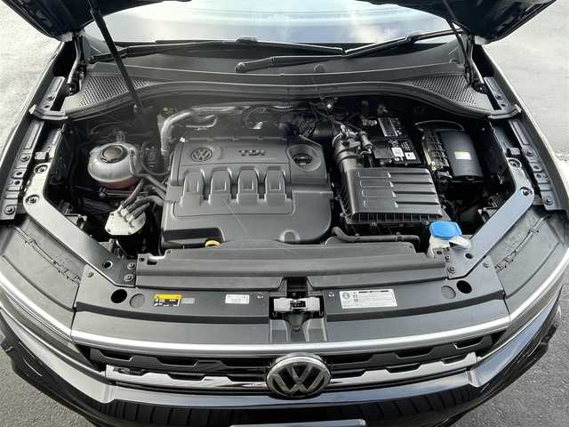 フォルクスワーゲン ティグアン TDI 4モーション Rライン ブラックスタイル 青森県 2018(平30)年 5.2万km ディープブラックパールエフェクト /ワンオーナー/4WD/ディーゼル・ターボ/純正ナビ/ （BT/CD/DVD/USB/フルセグTV/SD)/ (Apple CarPlay/Android Auto/Mirror Link)/ (USB/AUX/ジュークBOX)/全方位カメラ/バーチャルコックピット/ヘットアップディスプレー/革巻きステア/ノブ/パドルシフト/ACC/ステアスイッチ/黒革シート/D席パワーシート/全席シートヒーター/電動リアゲート/純正LEDオートライト/前後フォグランプ/パーキングアシスト/前後バンパーソナー/レーンアシスト/ETC2.0/社外ドライブレコーダー前方/横滑り防止/アイドリングストップ/AUTO HOLD/純正ドアバイザー /純正フロアマット/ブラックルーフレール/リア5面プライバシーガラス/ウインカーミラー /100V AC1500Wコンセントあり/W/サイド/カーテン/ニーエアバッグ/ABS/スマートキーx2/保証書/取説