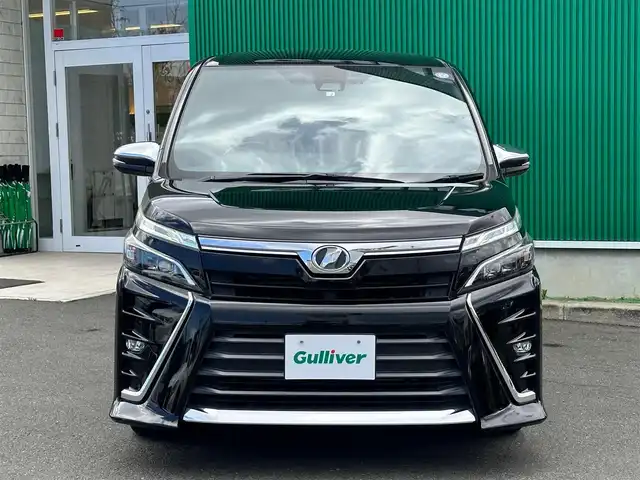 トヨタ ヴォクシー ZS 煌 宮城県 2018(平30)年 6.9万km ブラック セーフティセンス/・プリクラッシュセーフティ/・レーンディパーチャーアラート/・オートマチックハイビーム/11.4インチフリップダウンモニター（アルパイン）/社外ナビ/フルセグTV/Bluetooth/CD/DVD/SD/AM/FM/バックカメラ/ビルトインETC/フロントドライブレコーダー/両側パワースライドドア/LEDヘッドライト/LEDフォグランプ/アイドリングストップ/スマートキー/プッシュスター/純正16インチアルミホイール/Wエアバッグ