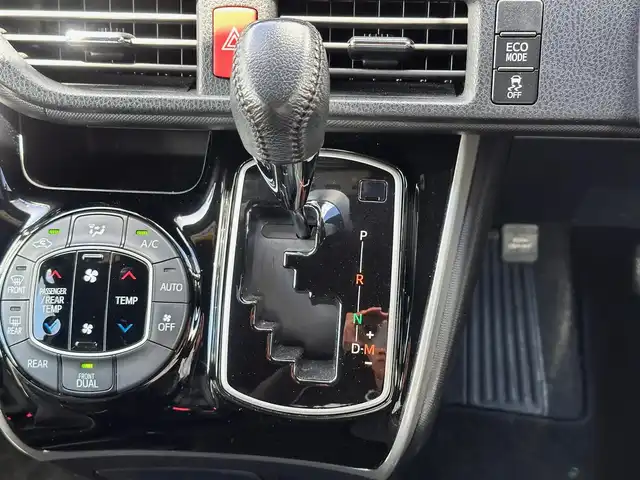 トヨタ ヴォクシー ZS 煌 宮城県 2018(平30)年 6.9万km ブラック セーフティセンス/・プリクラッシュセーフティ/・レーンディパーチャーアラート/・オートマチックハイビーム/11.4インチフリップダウンモニター（アルパイン）/社外ナビ/フルセグTV/Bluetooth/CD/DVD/SD/AM/FM/バックカメラ/ビルトインETC/フロントドライブレコーダー/両側パワースライドドア/LEDヘッドライト/LEDフォグランプ/アイドリングストップ/スマートキー/プッシュスター/純正16インチアルミホイール/Wエアバッグ