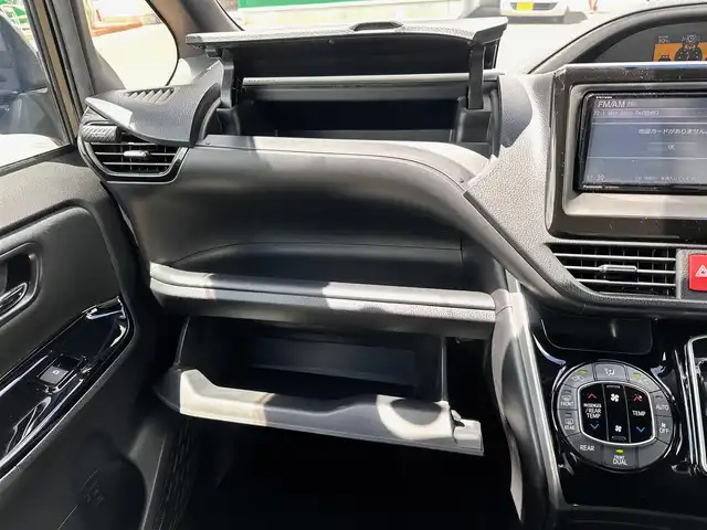 トヨタ ヴォクシー ZS 煌 宮城県 2018(平30)年 6.9万km ブラック セーフティセンス/・プリクラッシュセーフティ/・レーンディパーチャーアラート/・オートマチックハイビーム/11.4インチフリップダウンモニター（アルパイン）/社外ナビ/フルセグTV/Bluetooth/CD/DVD/SD/AM/FM/バックカメラ/ビルトインETC/フロントドライブレコーダー/両側パワースライドドア/LEDヘッドライト/LEDフォグランプ/アイドリングストップ/スマートキー/プッシュスター/純正16インチアルミホイール/Wエアバッグ