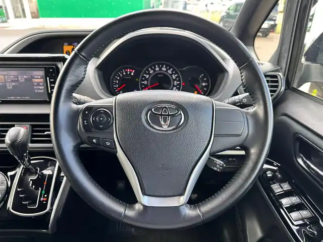 トヨタ ヴォクシー ZS 煌 宮城県 2018(平30)年 6.9万km ブラック セーフティセンス/・プリクラッシュセーフティ/・レーンディパーチャーアラート/・オートマチックハイビーム/11.4インチフリップダウンモニター（アルパイン）/社外ナビ/フルセグTV/Bluetooth/CD/DVD/SD/AM/FM/バックカメラ/ビルトインETC/フロントドライブレコーダー/両側パワースライドドア/LEDヘッドライト/LEDフォグランプ/アイドリングストップ/スマートキー/プッシュスター/純正16インチアルミホイール/Wエアバッグ