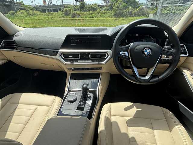 ＢＭＷ ３２０ｄ xDrive 長崎県 2020(令2)年 2.7万km メルボルンレッド 純正HDDナビ/BT/全方位カメラ/衝突軽減ブレーキ/レーンアシスト/ブラインドスポットモニター/コーナーセンサー/レーダークルーズ/ミラー一体型ETC/レザーシート/パワーシート/シートヒーター/前後ドライブレコーダー/純正17インチAW/ハイラインパッケージ