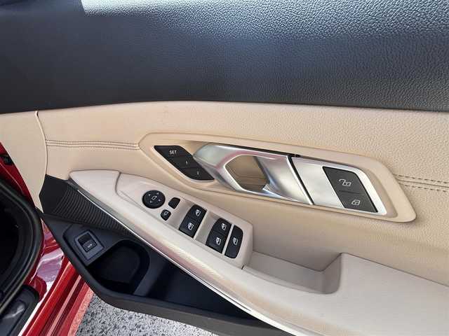 ＢＭＷ ３２０ｄ xDrive 長崎県 2020(令2)年 2.7万km メルボルンレッド 純正HDDナビ/BT/全方位カメラ/衝突軽減ブレーキ/レーンアシスト/ブラインドスポットモニター/コーナーセンサー/レーダークルーズ/ミラー一体型ETC/レザーシート/パワーシート/シートヒーター/前後ドライブレコーダー/純正17インチAW/ハイラインパッケージ