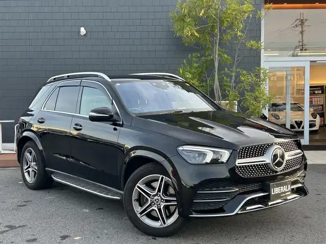 メルセデス・ベンツ ＧＬＥ３００ｄ 4MATIC AMGライン 滋賀県 2020(令2)年 5.7万km オブシディアンブラック ・サンルーフ/・アクティブステアリングアシスト/・DSR/・道路標識アシスト/・アクティブブレーキアシスト/・アクティブレーンキーピングアシスト/・アテンションアシスト/・ブラインドスポットモニター/・レーンチェンジアシスト/・インテリジェントライトシステム/・クルーズコントロール(追従式)/・黒革シート/・4席パワーシート/・4席シートヒーター/・前席エアシート/・純正HDDナビ/【Bluetooth・USB・AppleCarPlay・AndroidAuto】/・Burmesterサウンドシステム/・フルセグTV/・全方位カメラ/・ETC2.0/・ドライブレコーダー(前後録画)/・hot&coolドリンクホルダー/・パワーバックドア/・マルチLEDヘッドランプ