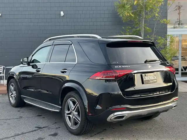 メルセデス・ベンツ ＧＬＥ３００ｄ 4MATIC AMGライン 滋賀県 2020(令2)年 5.7万km オブシディアンブラック ・サンルーフ/・アクティブステアリングアシスト/・DSR/・道路標識アシスト/・アクティブブレーキアシスト/・アクティブレーンキーピングアシスト/・アテンションアシスト/・ブラインドスポットモニター/・レーンチェンジアシスト/・インテリジェントライトシステム/・クルーズコントロール(追従式)/・黒革シート/・4席パワーシート/・4席シートヒーター/・前席エアシート/・純正HDDナビ/【Bluetooth・USB・AppleCarPlay・AndroidAuto】/・Burmesterサウンドシステム/・フルセグTV/・全方位カメラ/・ETC2.0/・ドライブレコーダー(前後録画)/・hot&coolドリンクホルダー/・パワーバックドア/・マルチLEDヘッドランプ