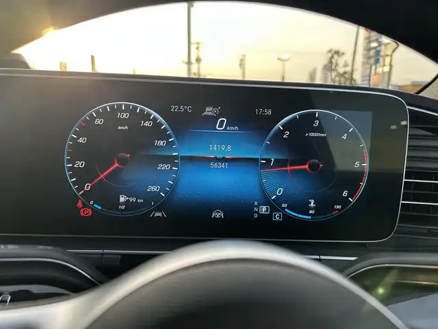 メルセデス・ベンツ ＧＬＥ３００ｄ 4MATIC AMGライン 滋賀県 2020(令2)年 5.7万km オブシディアンブラック ・サンルーフ/・アクティブステアリングアシスト/・DSR/・道路標識アシスト/・アクティブブレーキアシスト/・アクティブレーンキーピングアシスト/・アテンションアシスト/・ブラインドスポットモニター/・レーンチェンジアシスト/・インテリジェントライトシステム/・クルーズコントロール(追従式)/・黒革シート/・4席パワーシート/・4席シートヒーター/・前席エアシート/・純正HDDナビ/【Bluetooth・USB・AppleCarPlay・AndroidAuto】/・Burmesterサウンドシステム/・フルセグTV/・全方位カメラ/・ETC2.0/・ドライブレコーダー(前後録画)/・hot&coolドリンクホルダー/・パワーバックドア/・マルチLEDヘッドランプ