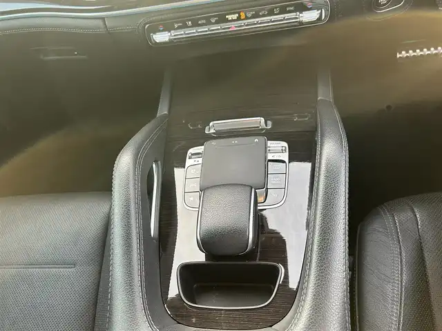 メルセデス・ベンツ ＧＬＥ３００ｄ 4MATIC AMGライン 滋賀県 2020(令2)年 5.7万km オブシディアンブラック ・サンルーフ/・アクティブステアリングアシスト/・DSR/・道路標識アシスト/・アクティブブレーキアシスト/・アクティブレーンキーピングアシスト/・アテンションアシスト/・ブラインドスポットモニター/・レーンチェンジアシスト/・インテリジェントライトシステム/・クルーズコントロール(追従式)/・黒革シート/・4席パワーシート/・4席シートヒーター/・前席エアシート/・純正HDDナビ/【Bluetooth・USB・AppleCarPlay・AndroidAuto】/・Burmesterサウンドシステム/・フルセグTV/・全方位カメラ/・ETC2.0/・ドライブレコーダー(前後録画)/・hot&coolドリンクホルダー/・パワーバックドア/・マルチLEDヘッドランプ
